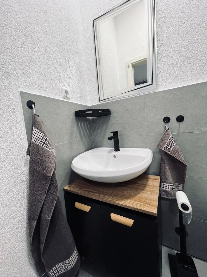 Traumhaftes 1-Zi Apartment Mit Gartennutzung Naehe Krefeld Hbf Esterno foto